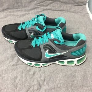 Women’s Nike sneaker sz 9